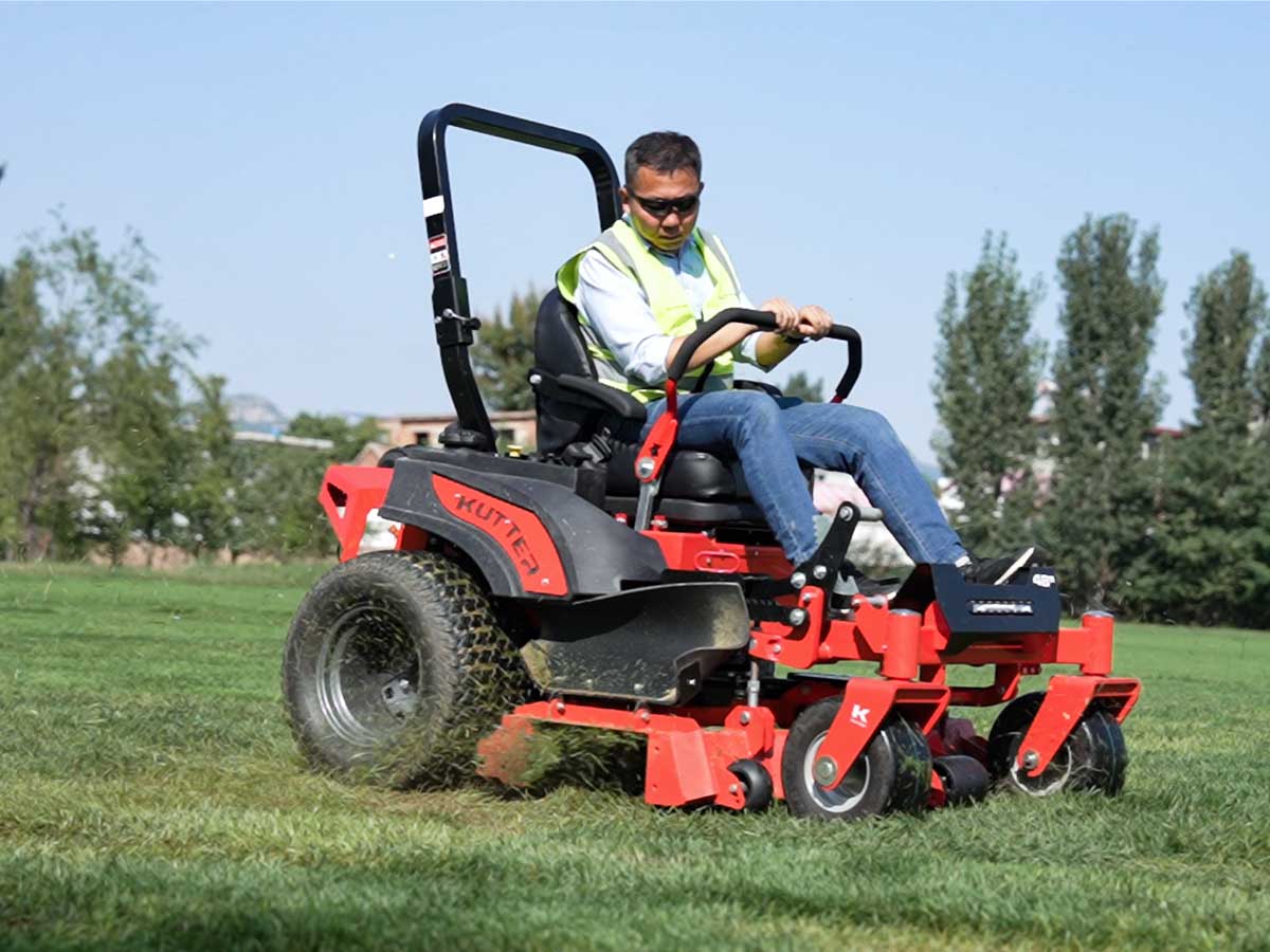商用零转弯割草机专业作业场景