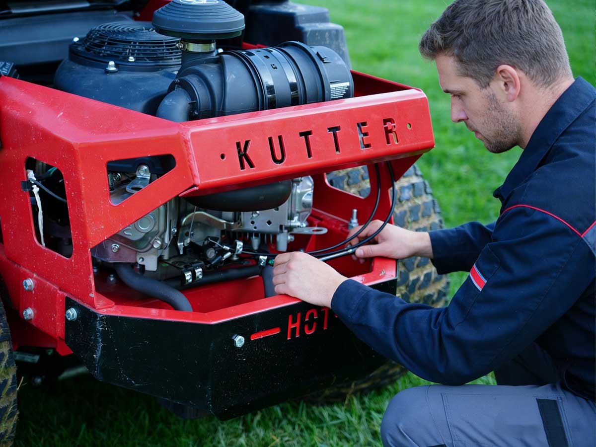 商用零转弯割草机日常维护